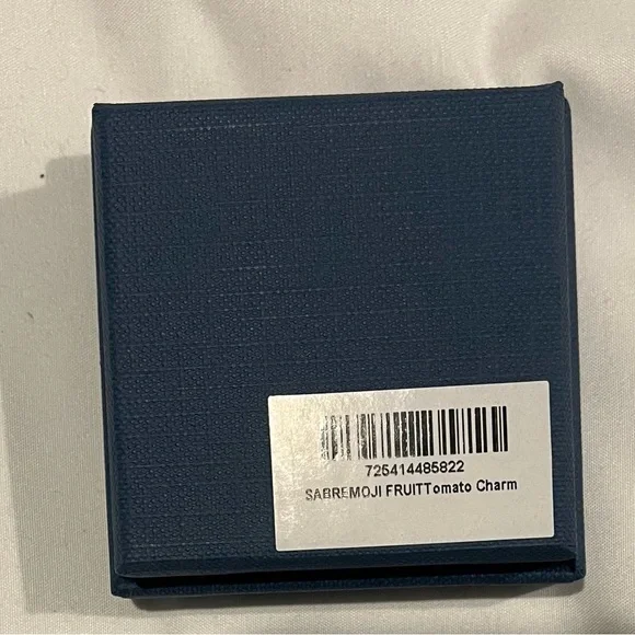 NIB MAISON de SABRE' 🍅 Tomato, Red and Green Leather AirTag Fruit Charm - Picture 2 of 2